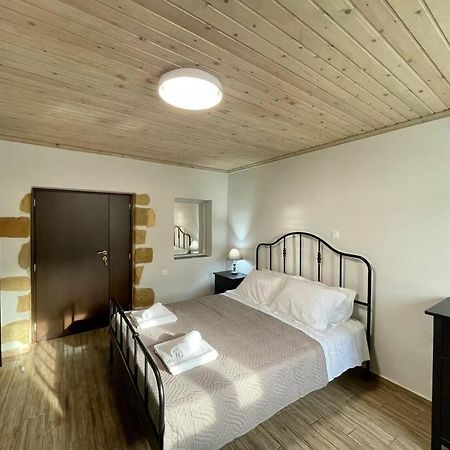 Villa Eftychia Serene Getaway With Hot Tub In A Quiet Location Kissamos Bagian luar foto