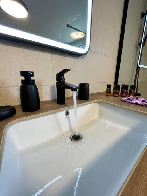 Villa Eftychia Serene Getaway With Hot Tub In A Quiet Location Kissamos Bagian luar foto