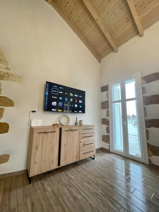 Villa Eftychia Serene Getaway With Hot Tub In A Quiet Location Kissamos Bagian luar foto