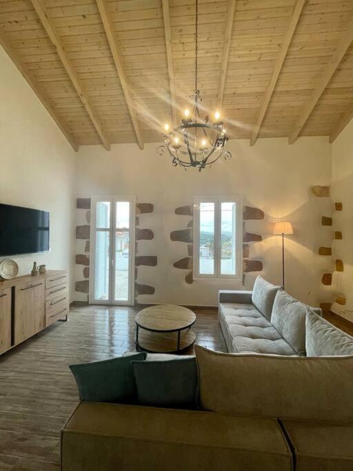 Villa Eftychia Serene Getaway With Hot Tub In A Quiet Location Kissamos Bagian luar foto