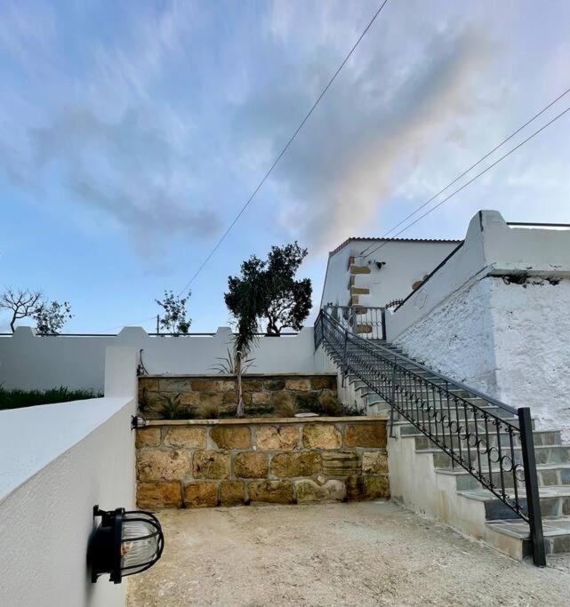 Villa Eftychia Serene Getaway With Hot Tub In A Quiet Location Kissamos Bagian luar foto