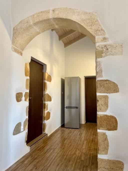 Villa Eftychia Serene Getaway With Hot Tub In A Quiet Location Kissamos Bagian luar foto